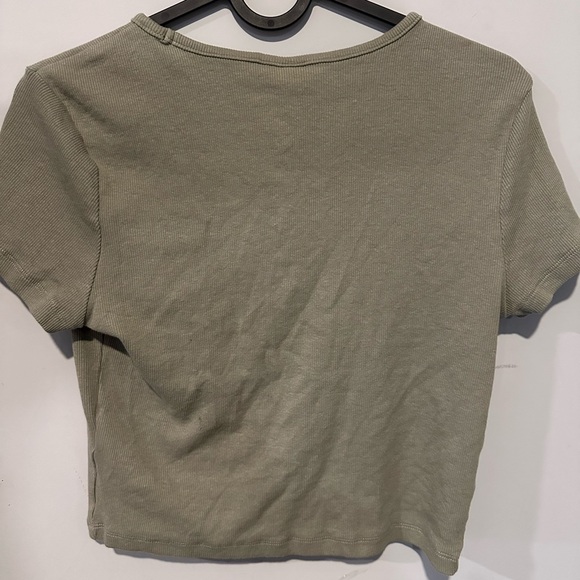 H&M sage green crop top - Picture 2 of 3